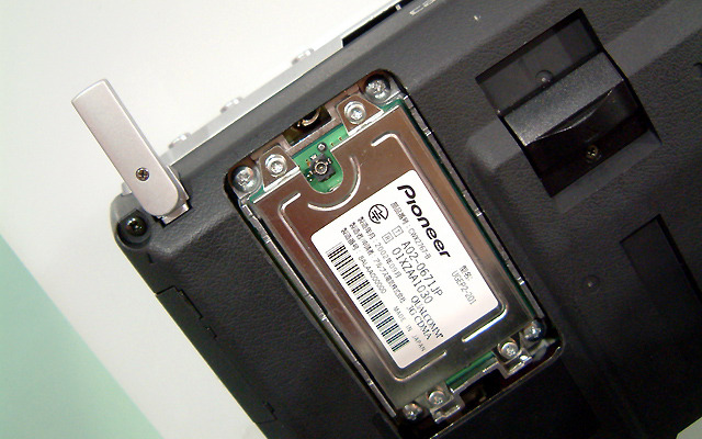 【CEATEC 2002】証拠---通信型カーナビの心臓部はさらに小さくなる