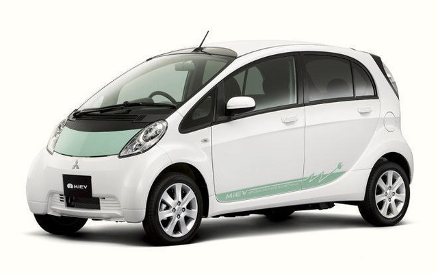 【三菱 i-MiEV 試乗】航続160kmではおねえさん軍団は納得しない…岩貞るみこ