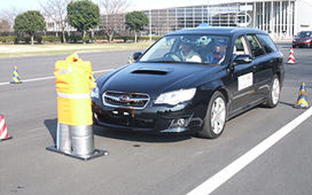 JAFとオリンパス子会社、高齢ドライバーの視覚・運転能力を研究