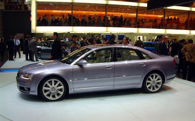 【パリ・ショー2002続報】新型アウディ『A8』---大型高級車が続々と出るワケ