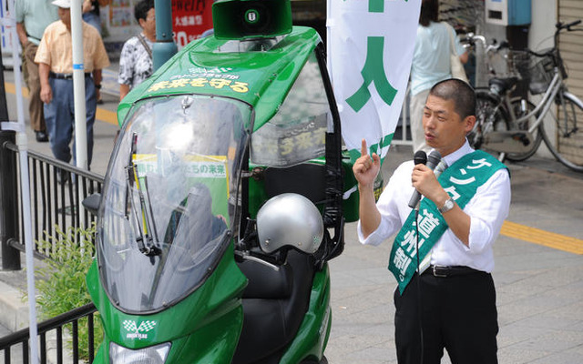 スクーター街宣車で挑む…バイク議連事務局長松浪健太代議士
