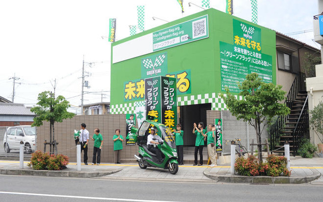 松浪健太氏、スクーター街宣車で未来を先取りできるか