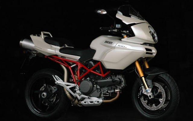 ドゥカティ ムルティストラーダ、紅白の日本限定モデル発売