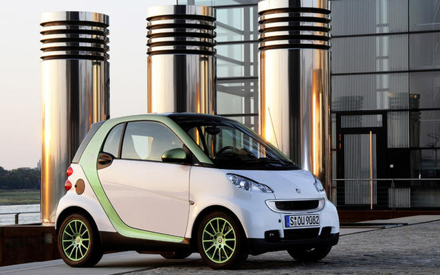 スマート EV、11月から生産…100km走って電気代270円