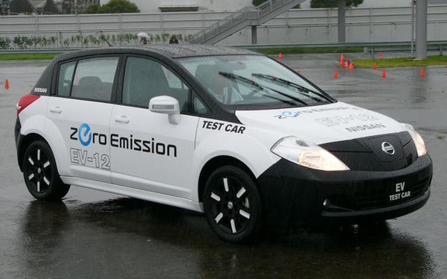 【日産 EVプロトタイプ 試乗】好バランスは専用プラットホームの恩恵…松下宏