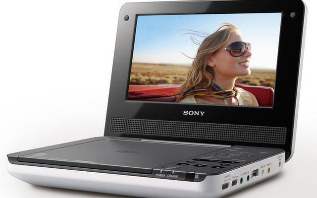 ソニー、7V型液晶ポータブルDVDプレーヤーを発売