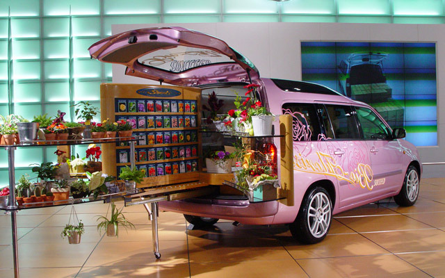 【東京ショー2002速報】こんな移動販売車があってもいい---トヨタ『サクシード』