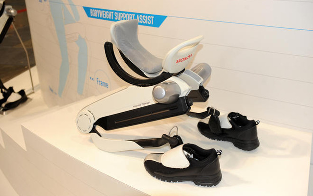 ［GOOD DESIGN EXPO 09］フロンティア賞に、ホンダ歩行アシストが挑む