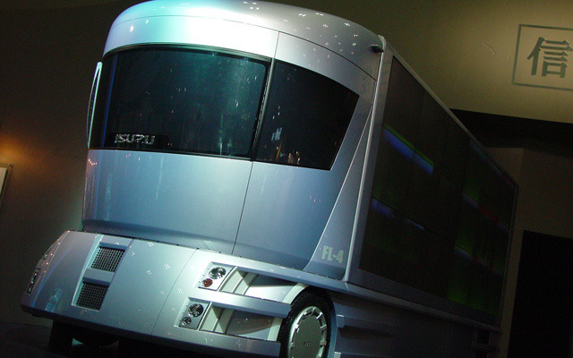【東京ショー2002続報】社内でも「何かやれ」という声が---いすゞ『FL-4』