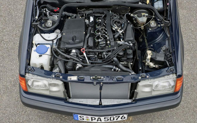 メルセデスベンツ、1992年式 190E に最新ディーゼルを移植