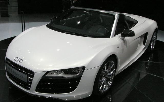 【フランクフルトモーターショー09】R8スパイダー…妥協しないV10とカーボンボディ