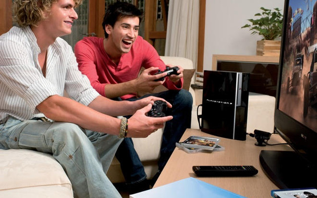PS3 が3週間で100万台を販売…任天堂は Wii を値下げ