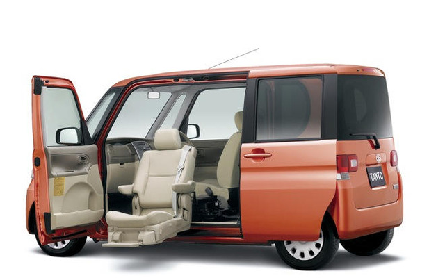 【福祉機器展09】ダイハツ、タント 福祉車両など4台を出品