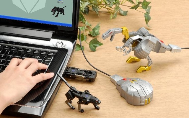 パソコン周辺機器に変形するトランスフォーマー