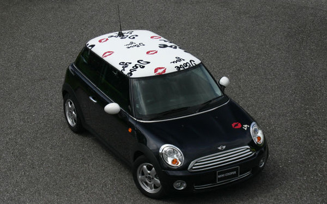 MINI Kissed by LULU GUINNESS.