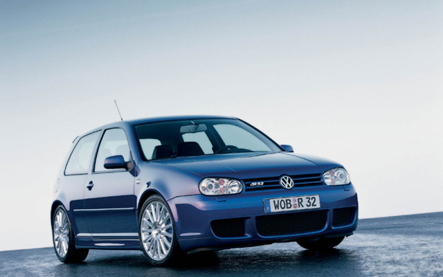 『ゴルフ』の最強スポーツモデル「R32」を日本導入