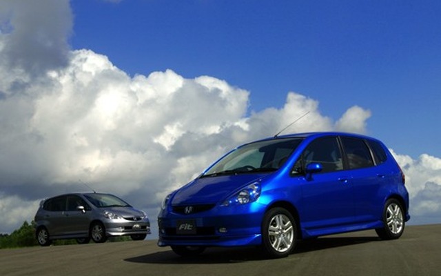 『フィット』離すか、『カローラ』挽回か……11月車名別ランキング発表