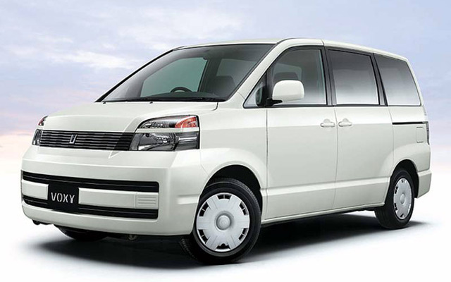 パワーアシストドアを備えた、特別仕様車のトヨタ『ヴォクシー』発売
