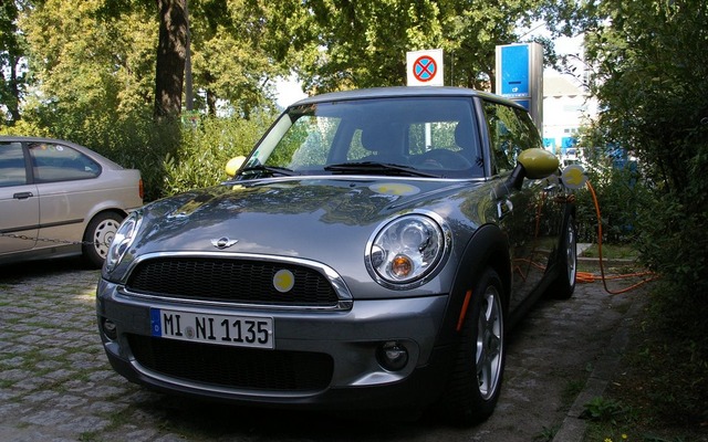 ベルリンで実証実験が行われているMINI E