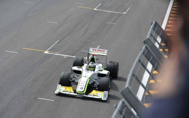 バトン（ブラウンGP）が09年チャンプに（写真＝ブリヂストン）