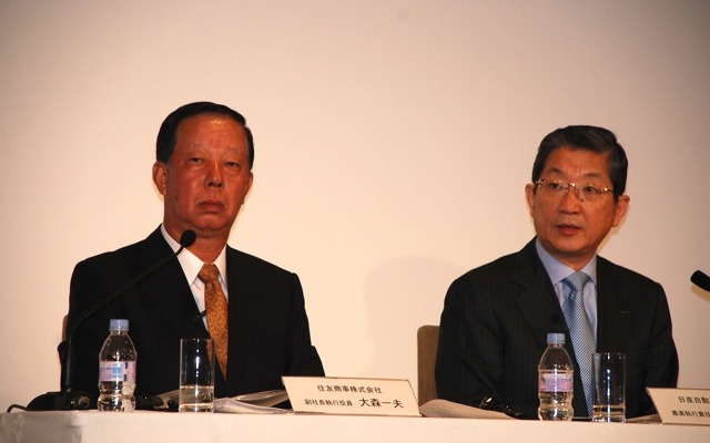 向かって左から、住友商事副社長執行役員大森一夫氏と日産自動車最高執行責任者志賀俊之