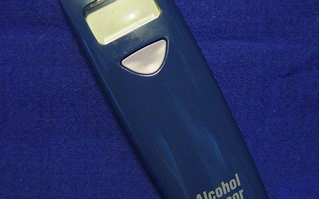 【0.15ミリグラムで30万円】今、アルコールチェッカーが飛ぶように売れている!?