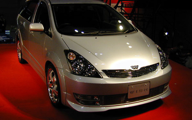 【オートサロン2003速報】市販前のトヨタ『ウィッシュ』は7車種!!---力入ってます