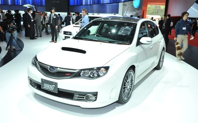 インプレッサ。写真は東京モーターショー参考出品のWRX STIカーボン