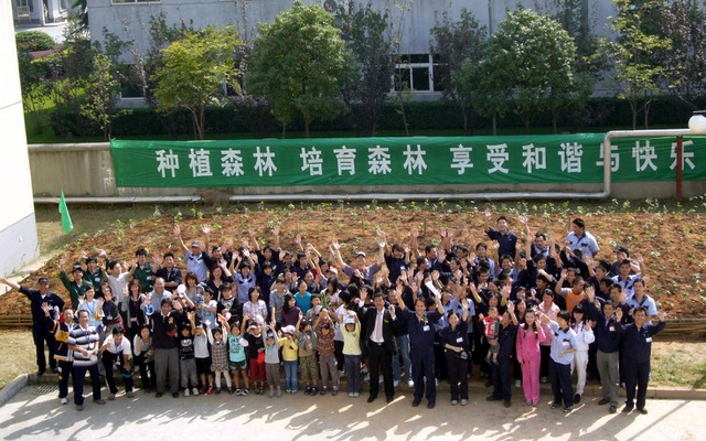 中国・杭州での植樹プロジェクト参加者