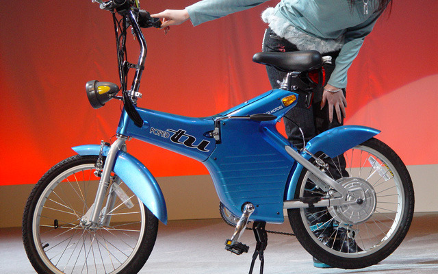 【実物大チョロQ第二弾】ある時は自転車、ある時は電動バイク--それが『トゥー』