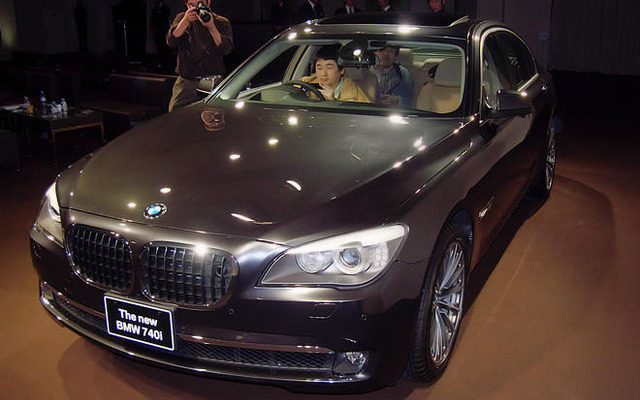 740i