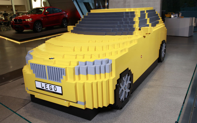 LEGOブロックで作られたBMW X1