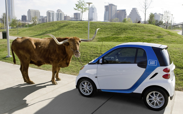 スマート フォーツーを使用したカーシェアリング「car2go」（カーツーゴー）