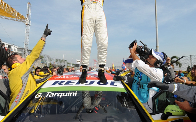 セアト レオン WTCC仕様とガブリエル・タルキーニ選手