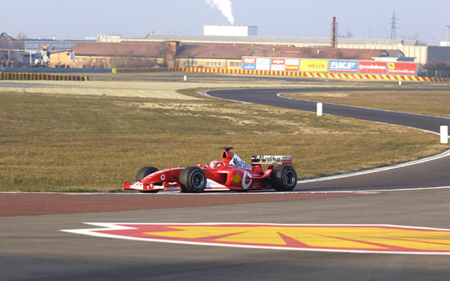 新型フェラーリ「F2003-GA」、シューマッハの運転で記録更新! …フィオラノ