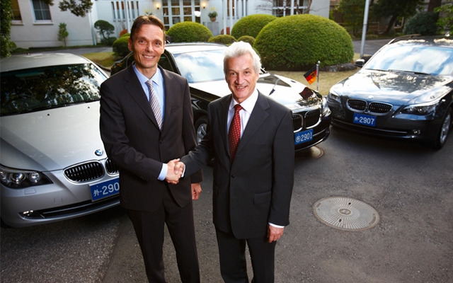 BMWジャパンのクルーガー社長と在日大使のシュタンツェル氏