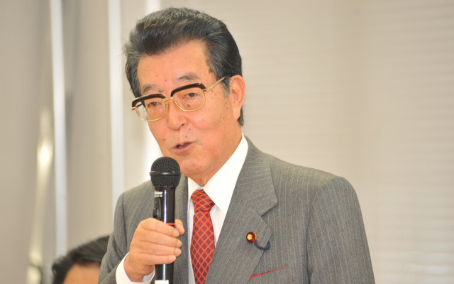 議連で挨拶する渡部恒三顧問（撮影＝中島みなみ）