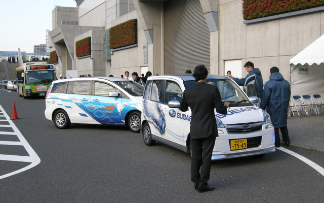 エコカー試乗には40 - 50分待ちだという