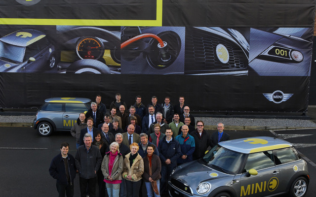 MINI E 40台がロンドンの顧客に引き渡された