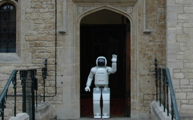 英ウインザー城を訪問したASIMO（アシモ）