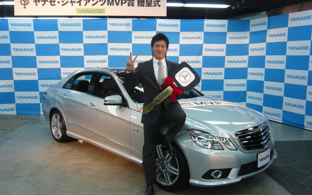 読売巨人軍 山口鉄也投手と E250 CGIブルーエフィシェンシーアバンギャルド
