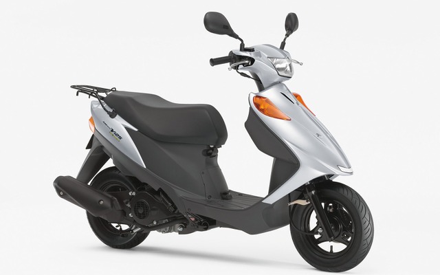 アドレスV125新色として追加されたソニックシルバーメタリックNo.2