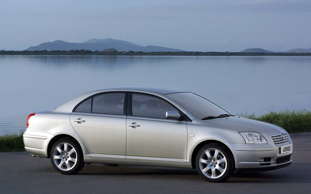 【ジュネーブショー2003出品車】トヨタ、欧州戦略車『アベンシス』を日本投入