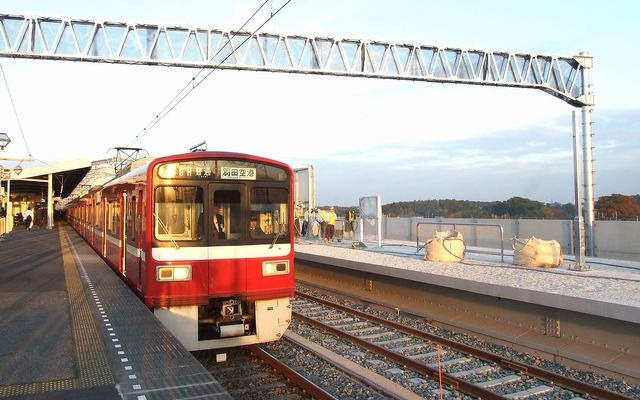 羽田空港行き京急車両（東松戸駅）