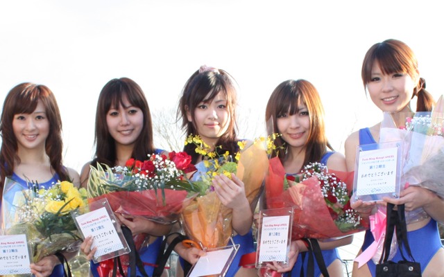 第12期生。写真左から、吉田のぞみ、神谷ゆかり、高橋ゆい、武田美紗、山田千春