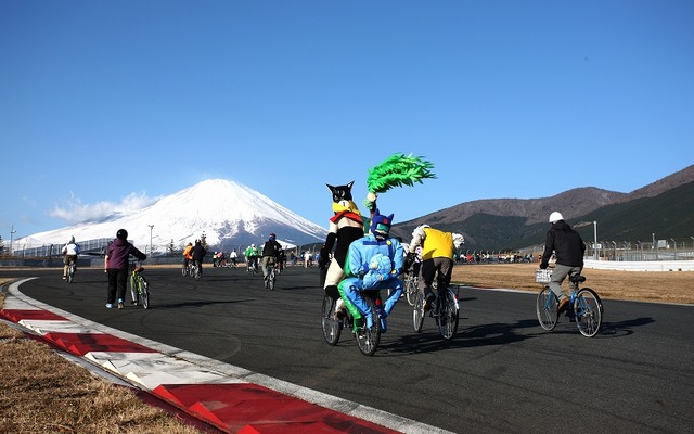 コースを走る参加者