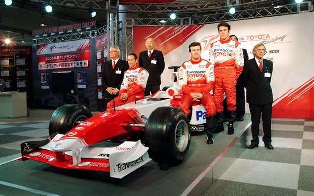 【新聞ウォッチ】F1は”走る広告塔”、トヨタ、全紙にF1マシンの全面広告