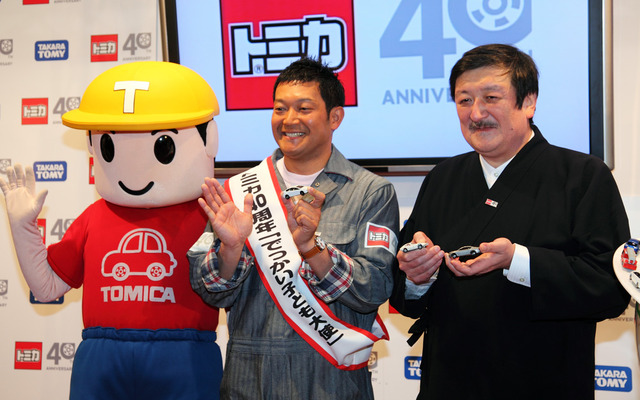 T君、山口智充さん（40周年イメージキャラクター）、富田社長