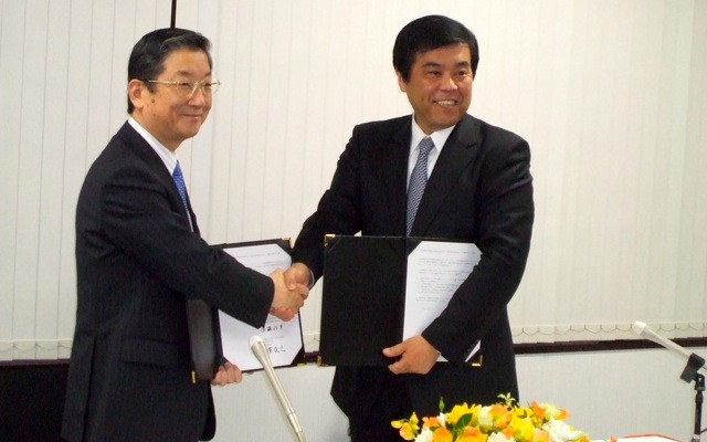 日産の志賀COO（向かって左）と全旅連の佐藤会長