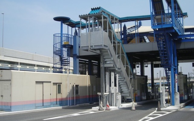 横断歩道橋を設置（写真＝首都高）